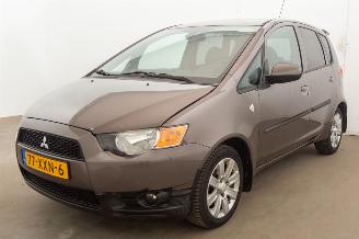 Vaurioauto  passenger cars Mitsubishi Colt 1.3 Edition Two Airco 2012/9