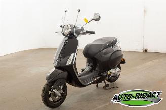 uszkodzony skutery Vespa  Primavera 2015/1