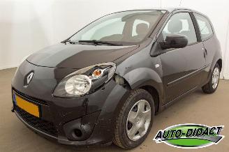 Damaged car Renault Twingo 1.5 dCi Dynamique Airco 2011/6
