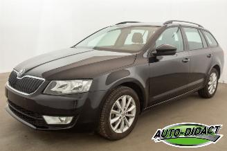 krockskadad bil auto Skoda Octavia 1.2 TSI 77kW Navi Clima Ambition 2015/8
