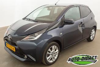 skadebil auto Toyota Aygo 1.0 X-Joy Navi Camera Clima VVT-i 2017/9
