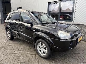 Damaged car Hyundai Tucson 2.0i Dynamic 2009/8