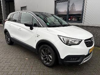 Vaurioauto  passenger cars Opel Crossland X 1.2 120 Jaar Edition 2019/6