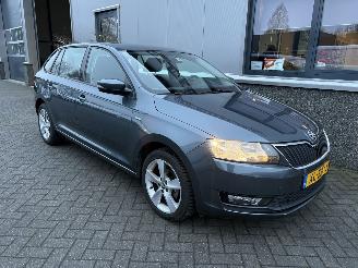 krockskadad bil auto Skoda Rapid Spaceback 1.0TSI Greentech Clever 2019/1