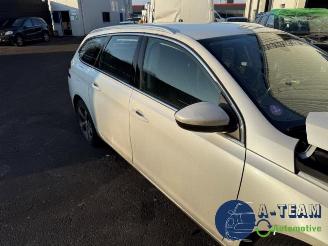 Peugeot 308 308 SW (L4/L9/LC/LJ/LR), Combi 5-drs, 2014 / 2021 1.2 12V e-THP PureTech 130 picture 9