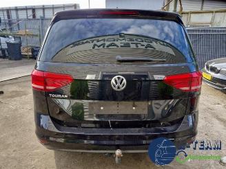 Vrakbiler auto Volkswagen Touran Touran (5T1), MPV, 2015 1.5 TSI 2019/5