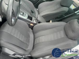 Peugeot 308 308 SW (L4/L9/LC/LJ/LR), Combi 5-drs, 2014 / 2021 1.2 12V e-THP PureTech 130 picture 19