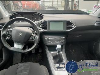 Peugeot 308 308 SW (L4/L9/LC/LJ/LR), Combi 5-drs, 2014 / 2021 1.2 12V e-THP PureTech 130 picture 15