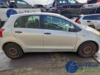 Toyota Yaris Yaris II (P9), Hatchback, 2005 / 2014 1.3 16V VVT-i picture 11