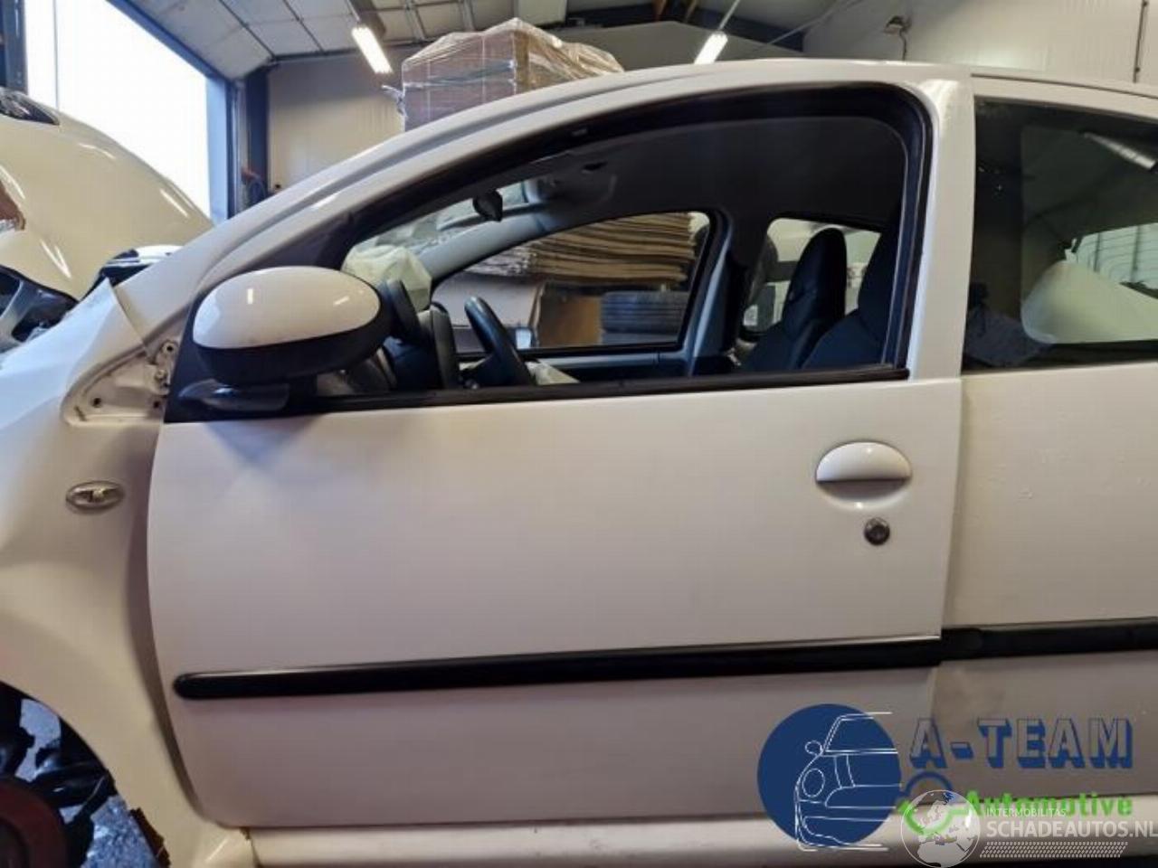 Peugeot 107 107, Hatchback, 2005 / 2014 1.0 12V