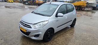 Vaurioauto  passenger cars Hyundai I-10  2013/1