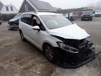 Salvage car Volkswagen Touran Touran (5T1), MPV, 2015 2.0 TDI 150 2022/6