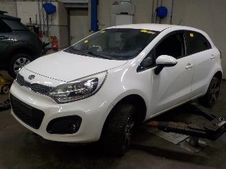 demontáž osobní automobily Kia Rio Rio III (UB) Hatchback 1.2 CVVT 16V (G4LA5) [63kW]  (09-2011/12-2017) 2012
