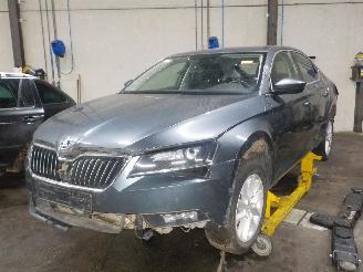 Auto da rottamare Skoda Superb Superb (3V3) Hatchback 2.0 TDI (DFCA) [140kW]  (03-2015/...) 2016