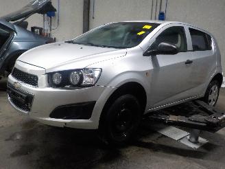 Coche siniestrado Chevrolet Aveo Aveo (300) Hatchback 1.2 16V (LDC) [63kW]  (03-2011/12-2015) 2012