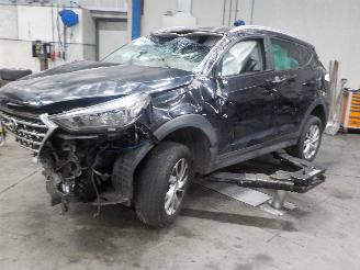 Salvage car Hyundai Tucson Tucson (TL) SUV 1.6 T-GDi 16V 2WD (G4FJ) [130kW]  (06-2015/05-2023) 2018