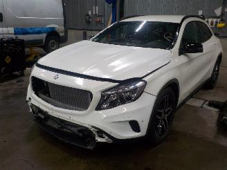 Coche siniestrado Mercedes GLA GLA (156.9) SUV 1.6 200 16V (M270.910(Euro 6)) [115kW]  (12-2013/...) 2014