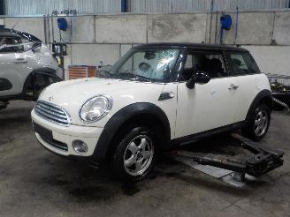 Coche siniestrado Mini Mini Mini (R56) Hatchback 1.6 16V Cooper (N12-B16A) [88kW]  (10-2006/02-201=
2) 2007