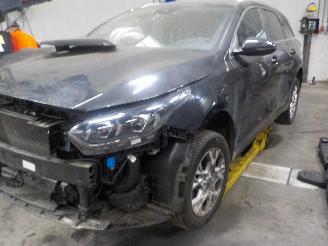 Coche siniestrado Kia Cee d Ceed Sportswagon (CDF) Combi 5-drs 1.0i T-GDi 12V (G3LE) [88kW]  (05-2=
018/...) 2022