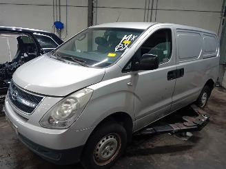 demontáž osobní automobily Hyundai H-300 H-300 Van 2.5 CRDi (D4CB) [85kW]  (01-2009/...) 2010