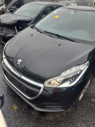 Salvage car Peugeot 208 208 I (CA/CC/CK/CL) Hatchback 1.6 Blue HDi 100 (DV6FD(BHY)) [73kW]  (0=
1-2015/12-2019) 2015