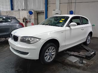 Sloopauto BMW 1-serie 1 serie (E81) Hatchback 3-drs 118i 16V (N43-B20A) [105kW]  (09-2006/12=
-2011) 2009
