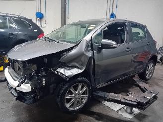 Coche siniestrado Toyota Yaris Yaris III (P13) Hatchback 1.33 16V Dual VVT-I (1NRFE) [73kW]  (09-2011=
/09-2020) 2012/3