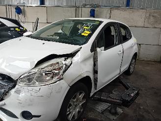 Salvage car Peugeot 208 208 I (CA/CC/CK/CL) Hatchback 1.4 HDi (DV4C(8HP)) [50kW]  (03-2012/12-=
2019) 2012