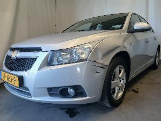krockskadad bil auto Chevrolet Cruze Cruze (300) Sedan 1.8 16V VVT (F18D4(Euro 5)) [104kW]  (05-2009/12-201=
5) 2009/8