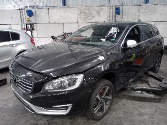 demontáž osobní automobily Volvo V-60 V60 I (FW/GW) Combi 2.4 D6 20V Plug-in Hybrid AWD (D82PHEV) [206kW]  (=
06-2012/12-2015) 2013