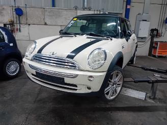 Coche siniestrado Mini Mini Mini One/Cooper (R50) Hatchback 1.6 16V Cooper (W10-B16A) [85kW]  (06-=
2001/09-2006) 2005