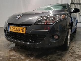 krockskadad bil auto Renault Mégane Megane III Grandtour (KZ) Combi 5-drs 1.4 16V TCe 130 (H4J-700(H4J-A7)=
) [96kW]  (05-2009/02-2016) 2011/9