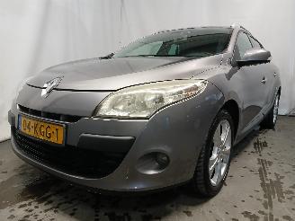 krockskadad bil auto Renault Mégane Megane III Grandtour (KZ) Combi 5-drs 1.4 16V TCe 130 (H4J-700(H4J-A7)=
) [96kW]  (05-2009/02-2016) 2009/11