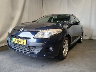 krockskadad bil auto Renault Mégane Megane III Grandtour (KZ) Combi 5-drs 1.4 16V TCe 130 (H4J-700(H4J-A7)=
) [96kW]  (05-2009/02-2016) 2009/11
