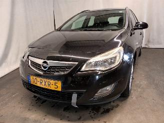 krockskadad bil auto Opel Astra Astra J Sports Tourer (PD8/PE8/PF8) Combi 1.4 16V ecoFLEX (A14XER(Euro=
 5)) [74kW]  (10-2010/10-2015) 2011/8