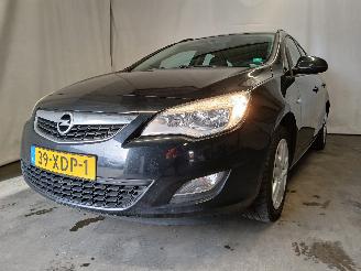 krockskadad bil auto Opel Astra Astra J Sports Tourer (PD8/PE8/PF8) Combi 1.4 16V ecoFLEX (A14XER(Euro=
 5)) [74kW]  (10-2010/10-2015) 2012/5