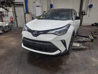 Coche siniestrado Toyota C-HR C-HR (X1,X5) SUV 2.0 16V Hybrid (M20AFXS) [112kW]  (10-2019/...) 2021