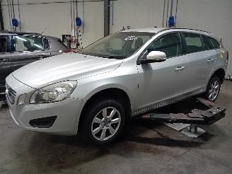 Coche siniestrado Volvo V-60 V60 I (FW/GW) Combi 1.6 DRIVe (D4162T) [84kW]  (02-2011/12-2015) 2012