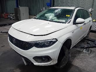 Vrakbiler auto Fiat Tipo Tipo (356W/357W) Combi 1.4 T-Jet 16V (940.B.7000(Euro 6)) [88kW]  (03-=
2016/10-2020) 2019