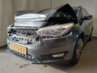 krockskadad bil auto Ford Focus Focus 3 Wagon Combi 1.0 Ti-VCT EcoBoost 12V 125 (M1DD) [92kW]  (02-201=
2/05-2018) 2017/6