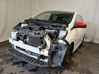 Damaged car Peugeot 108 108 Hatchback 1.0 12V (1KRFE(CFB)) [51kW]  (05-2014/...) 2015/4