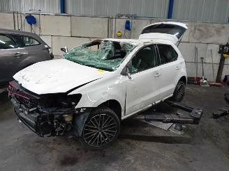 demontáž osobní automobily Volkswagen Polo Polo V (6R) Hatchback 1.4 GTI 16V (CAVE(Euro 5)) [132kW]  (05-2010/05-=
2014) 2011