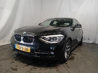 krockskadad bil auto BMW 1-serie 1 serie (F20) Hatchback 5-drs 114i 1.6 16V (N13-B16A) [75kW]  (07-2012=
/02-2015) 2013/4