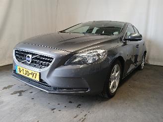 krockskadad bil auto Volvo V-40 V40 (MV) Hatchback 5-drs 1.6 D2 (D4162T) [84kW]  (03-2012/12-2016) 2013/12