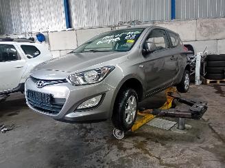 Vrakbiler auto Hyundai I-20 i20 Hatchback 1.2i 16V (G4LA) [63kW]  (03-2012/12-2015) 2012/2