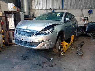 Salvage car Peugeot 308 308 SW (L4/L9/LC/LJ/LR) Combi 5-drs 1.6 BlueHDi 120 (DV6FC(BHZ)) [88kW=
]  (03-2014/12-2021) 2015