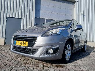 Voiture accidenté Peugeot 5008 5008 I (0A/0E) MPV 1.6 HDiF 16V (DV6C(9HD)) [84kW]  (03-2013/03-2017) 2015/3