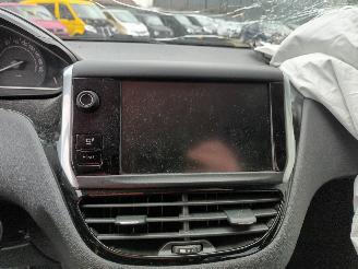 Peugeot 208 208 I (CA/CC/CK/CL) Hatchback 1.2 Vti 12V PureTech 82 (EB2F(HMZ)) [60k=
W]  (03-2012/12-2019) picture 13