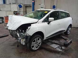 Vrakbiler auto Renault Clio Clio IV Estate/Grandtour (7R) Combi 5-drs 0.9 Energy TCE 90 12V (H4B-4=
08(H4B-B4)) [66kW]  (01-2013/08-2021) 2019