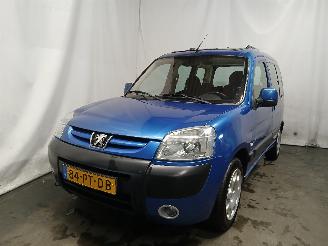 krockskadad bil auto Peugeot Partner Partner Combispace MPV 1.6 16V (TU5JP4(NFU)) [80kW]  (07-2001/03-2008)= 2004/11